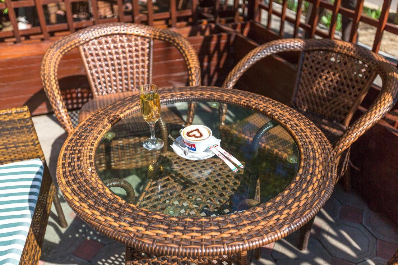 Hotel Fiesta Bilhorod-Dnistrovsʼkyy Esterno foto